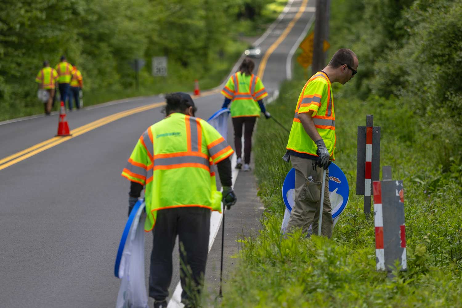 Employee volunteers clean up litter in Naugatuck area watershed