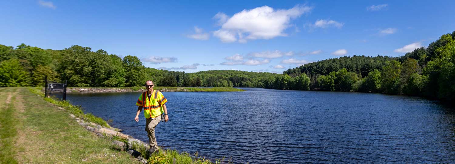 Employee volunteers clean up litter in Naugatuck area watershed