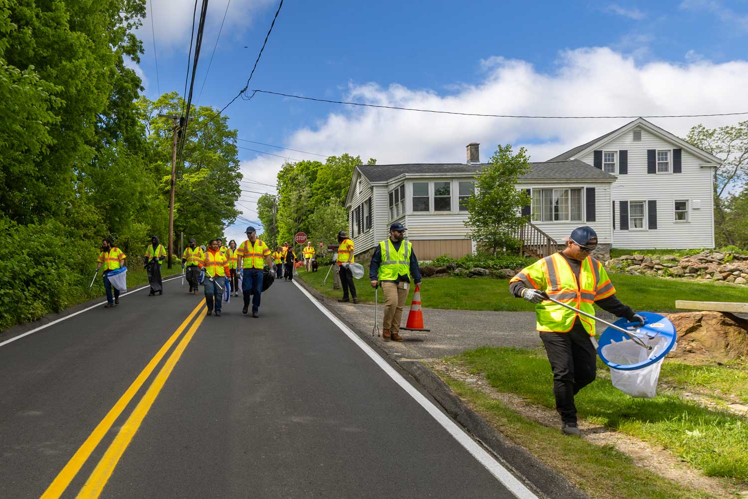 Employee volunteers clean up litter in Naugatuck area watershed